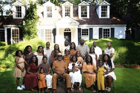 Big Family Photo Shoot Ideas, Courtside Seats, Large Family Photo Shoot Ideas, Ethereal Being, Family Reunion Pictures, Family Reunion Photos, Large Family Portraits, Studio Family Portraits, Grandparent Photo