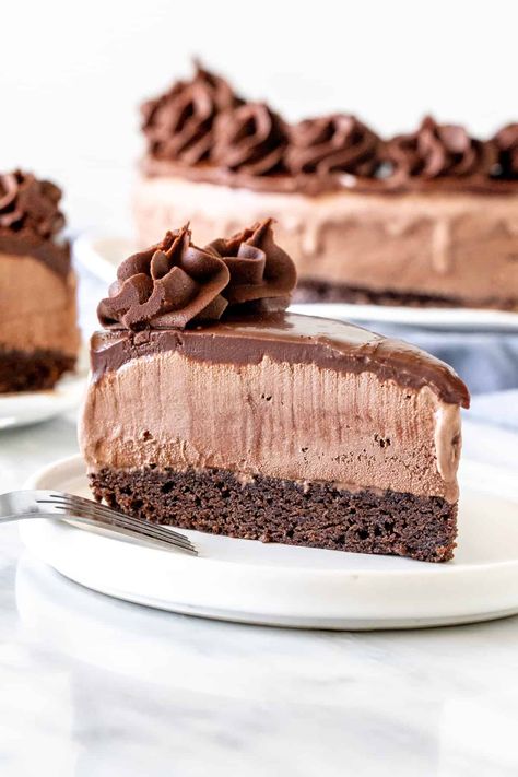 Brownie, chocolate ice cream, chocolate fudge & even more chocolate make this chocolate ice cream cake over the top delicious. So easy to prepare - it's the ultimate ice cream treat for true chocolate lovers. #chocolate #icecream #icecreamcake #brownie #summer #dessert #recipe #easy from Just So Tasty Chewy Brownies Recipe, Brownie Ice Cream Cake, Chocolate Ice Cream Cake, Oreo Ice Cream Cake, Strawberry Shortcake Ice Cream, Fruit Pops, Bake Goods, Frozen Chocolate, Cream Cakes