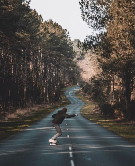 Long Boarding Aesthetic, Longboarding Aesthetic, Skateboarding Pictures, Longboard Aesthetic, Extreme Climbing, Aesthetic Skateboard, Skateboarding Aesthetic, Skateboard Aesthetic, Skate Photos