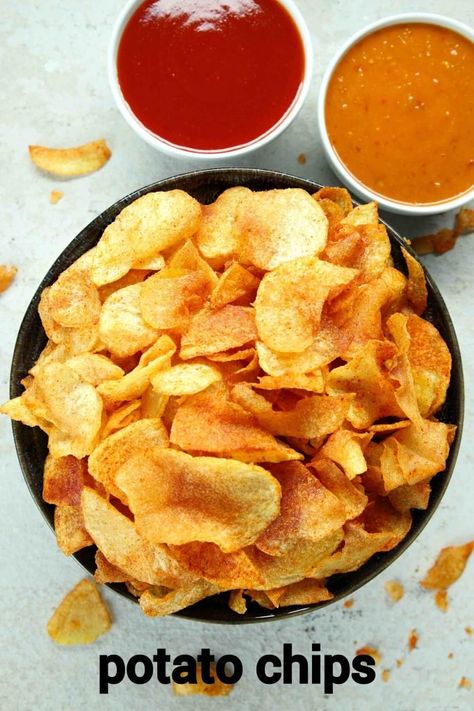 Aloo Chips, Potato Wafers, Potato Chips Recipe, Homemade Potato Chips, Potato Chip Recipes, Spicy Snacks Recipes, Breakfast Recipes Indian, Chaat Recipe, Vegetarian Snacks Recipes