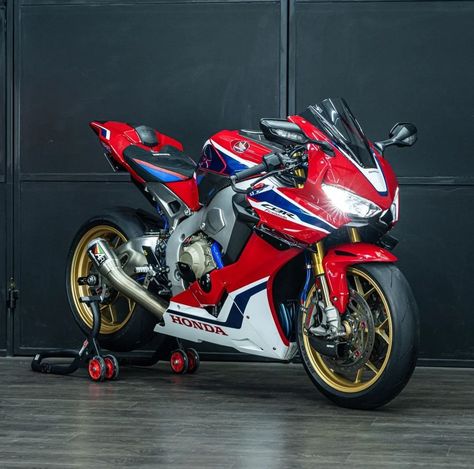 Honda CBR1000RR SP1 Honda Motorcycles Cbr, Honda Fireblade, Honda Motorbikes, Honda Cbr 1000rr, Bike Pic, Bmw S1000rr, Sports Bikes Motorcycles, Honda Motorcycles, Honda Cbr