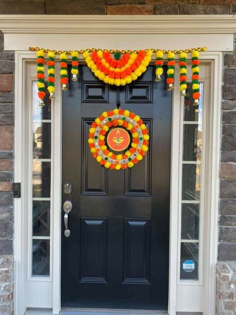 Diwali Door Hangings, Diwali Wreath Ideas, Diwali Decorations At Home Entrance Door, Navaratri Decoration, Diwali Decorations At Home Entrance, Diwali Board, Decorating Your Front Porch, Front Porch Decorations, Handmade Decorative Items