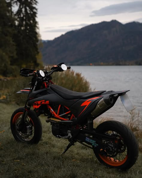 Ktm Black, Ktm Supermoto, Ktm Motorcycles, Motocross Love, Ktm 125, Ktm 690, R Wallpaper, Mountain Drawing, Fast Bikes