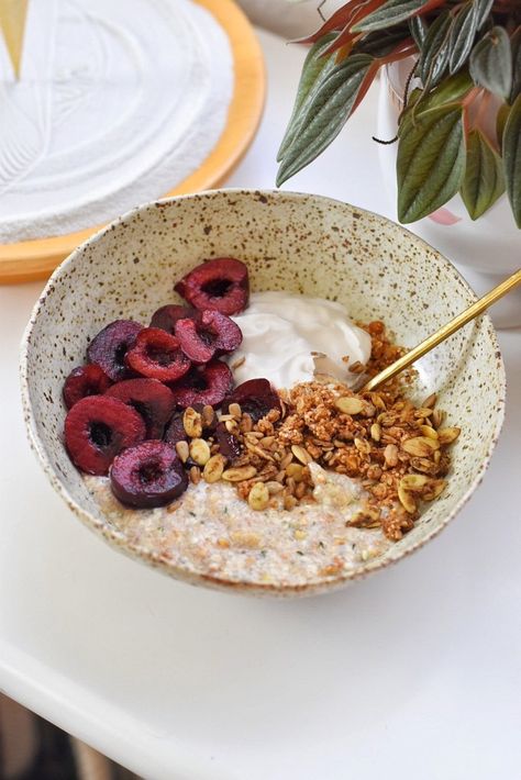 Flax Seed Breakfast, Flax Pudding, Sprouted Pumpkin Seeds, Seed Cycling, Lchf Diet, Yogurt Bowl, Breakfast Bowl, Eat Fat, Coconut Yogurt