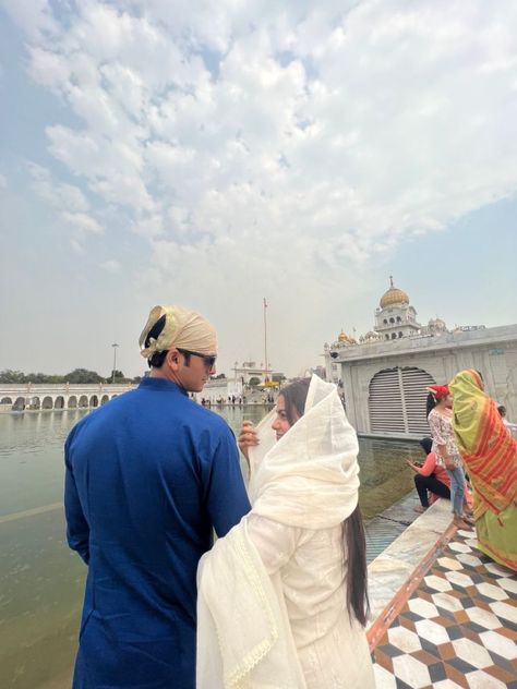 Desi Love, Punjabi Couple, Extension Hair, Couple Picture Poses, The Love Club, Cute Couple Poses, Indian Aesthetic, Hair Problems, Couples Poses For Pictures