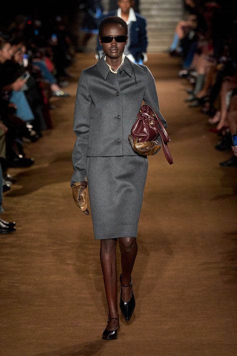 Miu miu Fall Winter Fashion Trends, Trendy Fall Fashion, Runway Shoes, Fashion Trends Winter, Fashion Show Collection, Fall 2024, Look Fashion, Paris Fashion, Miu Miu