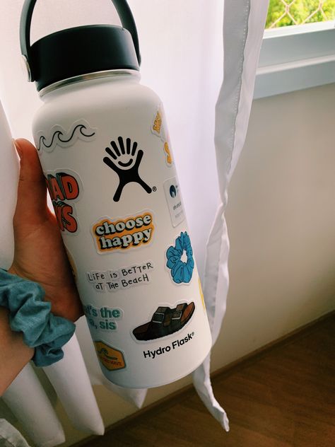 Water Bottle Art, Hydro Flask Bottle, Hydro Flask Water Bottle, Flask Water Bottle, Filters Lightroom, Cute Water Bottles, Vsco Filters, Food Storage Boxes, Hydroflask Stickers