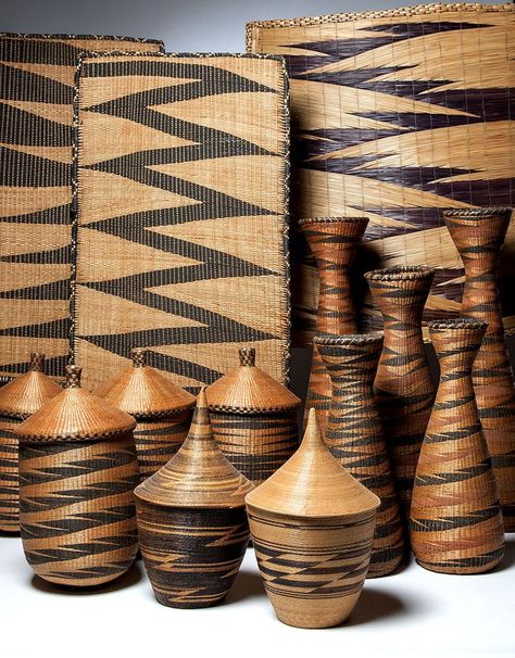 African Decor Living Room, Afrocentric Decor, African Interior Design, Lampe Art Deco, African Inspired Decor, African Pattern Design, African Interior, Afrikaanse Kunst, African Home Decor