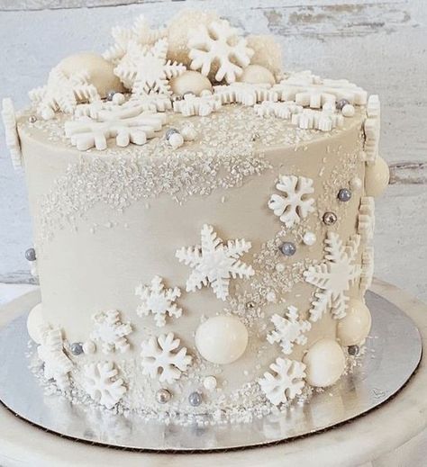 Winter Baby Shower Cake, Cake Frosting Designs, Tårta Design, Xmas Cakes, Christmas Cake Designs, Winter Wonderland Baby Shower, Winter Onederland Birthday, New Year's Cake, 1st Birthday Cakes