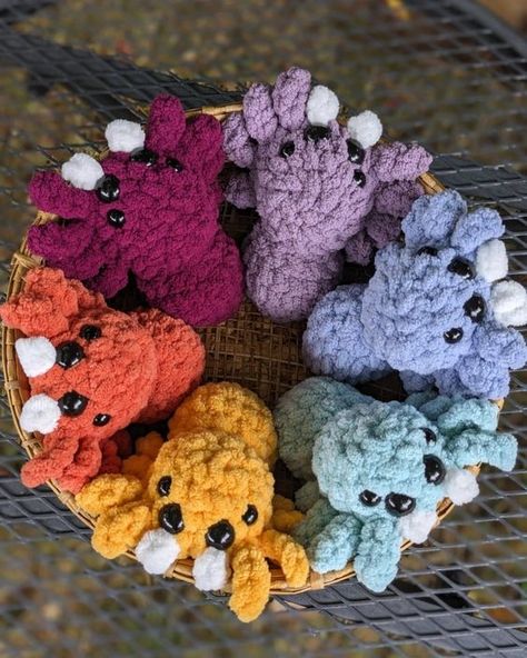 Crochet Spider PATTERN - low sew Crochet toys patterns free amigurumi #crochettoyspatternsfreeamigurumi #crochet #crochettoy #crochetpattern #crochetpatterns 1.681 Crochet Spider Pattern Free, Crochet Market Setup, Small Plushies, Crochet Spooky, Toys Quotes, Market Setup, Spooky Crochet, Spider Crochet, Crochet Spider