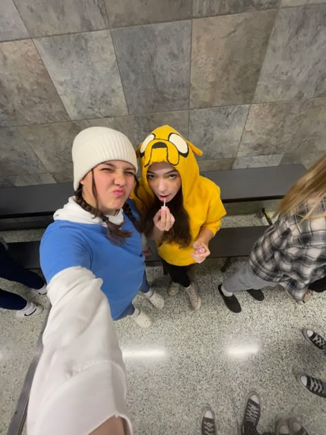 Jake And Trixie Costume, Duo Ideas Halloween, Jake And Fin Costume, Jake The Dog Halloween Costume, Jake From Adventure Time Costume, Halloween Costumes Thrift, Best Duo Costumes Friends, Gumball And Darwin Costume Halloween, Finn And Marceline Costume