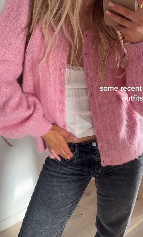 Sweaters Aesthetic, 6th Form Outfits, Knit Cardigan Outfit, Comfy Fall Outfits, Uni Outfits, Stockholm Fashion, Church Outfits, Pink Cardigan, Feminine Outfit