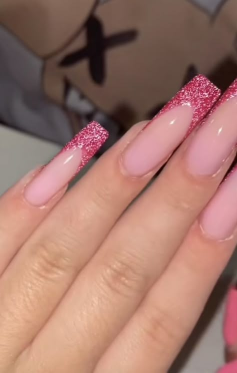 Pink Sparkle Nails Design, Square Acrylic Nails Pink Glitter, Girly Acrylic Nails Square, Pink Nails With Glitter Accent, Pink Sparkle Nails, Sparkle Nail Designs, Horror Nails, Mickey Nails, Cute Pink Nails