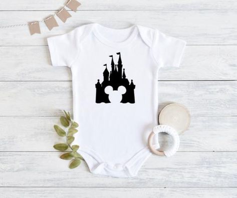 Disney Baby Onesies Cricut, Disney Baby Onesies, Disney Baby Announcement, Disney Pregnancy Announcement, Disney Onesie, Disney Onesies, Baby Boy Disney, Disney Maternity, Onesie Ideas