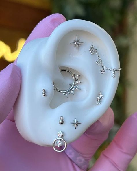 Ear Design Ideas, Ear Curation Both Ears, White Gold Ear Curation, Ear Curation Ideas Silver, Celestial Ear Curation, Silver Ear Curation, Ear Tattoo With Piercing, Ear Curation Gold, Ear Curation Silver