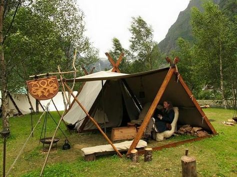 Sweet kit Viking Tent, Viking Camp, Zelt Camping, Bushcraft Shelter, Camping Shelters, Best Tents For Camping, Camping Pillows, Cool Tents, Bushcraft Camping