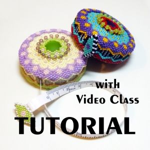 Tutorials with Video Class | Mikki Ferrugiaro Designs Tape Measure Cover, Seed Bead Bracelets Diy, Seed Bead Patterns Free, Seed Bead Bracelets Tutorials, Simple Beaded Necklaces, Seed Bead Bracelet Patterns, Bead Weaving Tutorials, Beaded Necklace Patterns, Bead Crochet Patterns