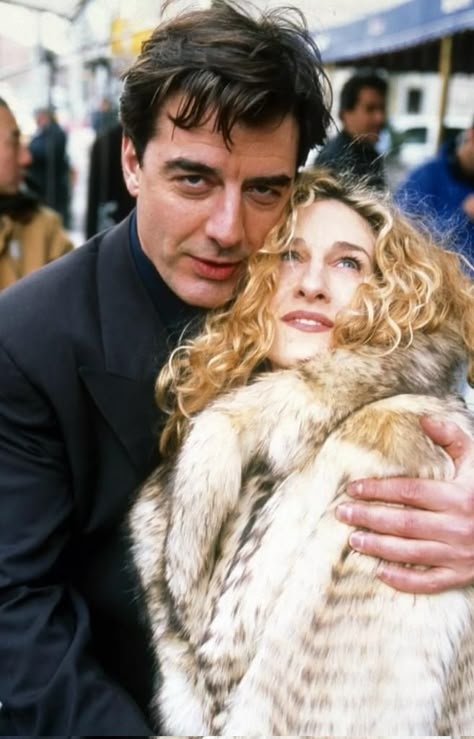 Carrie Bradshaw And Mr Big, Carrie And Mr Big, Carrie And Big, Chris Noth, Carrie Bradshaw Outfits, Regular People, The Big City, Mr Big, Sarah Jessica