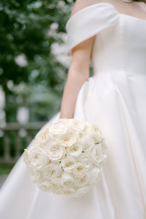 Timeless all white round rose bouquet. Classic White Rose Bouquet, Round White Rose Bouquet, Round Wedding Bouquets, Round Rose Bouquet, Presentation Bouquet, White Rose Wedding Bouquet, Blush Weddings, White Rose Bouquet, Bouquets Ideas