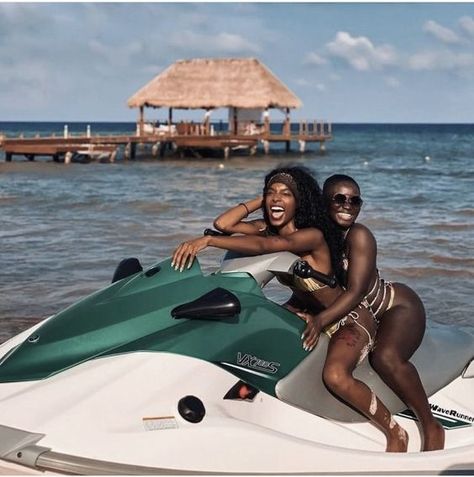 Bestie Vacation Pics, Bestie Vacation, Sisters Goals, Friend Vacation, Girls Vacation, Black Luxury, Black Travel, Dark Skin Women, Best Friend Goals