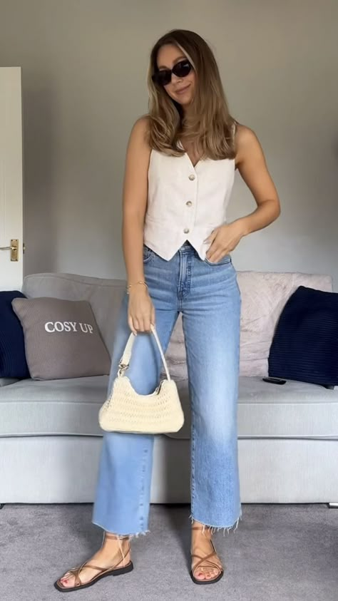 Easter Casual Outfit, Blue Silk Top Outfit, Spring Outfits For 40 Year Old Women, Casual Classic Outfits For Women, Pantalon Culotte Outfits, Work Appropriate Summer Outfits, Office Look Summer, Denim Tank Top Outfit, Blue Shirt Outfits Women