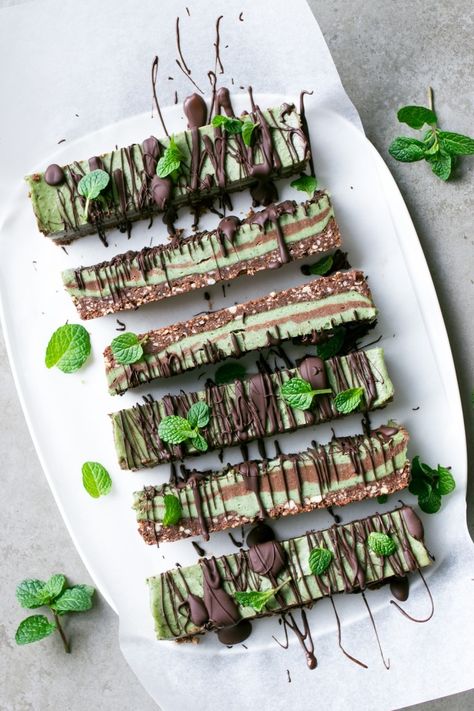 Chocolate Mint Slice – Vegan, Gluten & Dairy Free - The Barefoot Housewife Mint Slice, Mint Desserts, Dinner Mints, Raw Vegan Desserts, Raw Cake, Raw Desserts, Slices Recipes, Chocolate Mint, Raw Food Diet