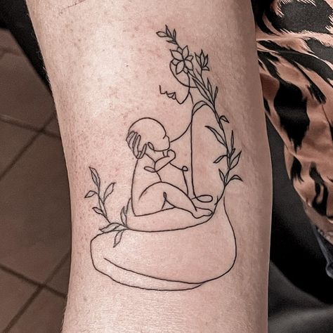 Mother Tattoo Ideas, Mother And Baby Tattoo, Mother Tattoo, Breastfeeding Tattoo, Daughter And Mother, Motherhood Tattoos, Husband Tattoo, Name Tattoos For Moms, Best Daughter