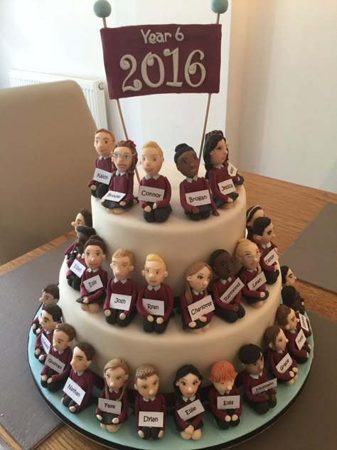 School Leavers Cake Leavers Party Ideas, School Anniversary Cake Ideas, Prom Cakes Ideas, School Cake Design, School Leavers Ideas, School Farewell Cake Designs, Leavers Cake, Prom Cake, Bachelor Cake