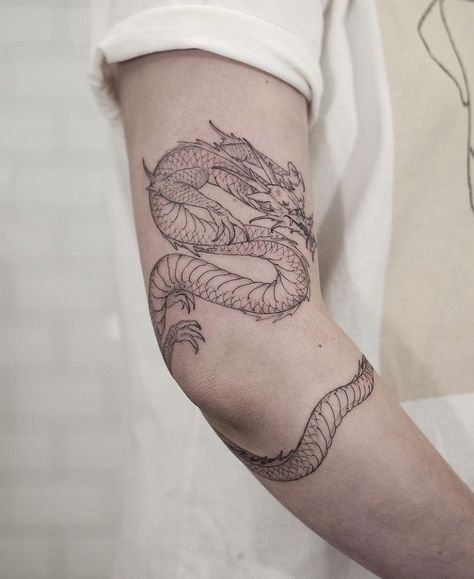 Dragon Tattoo Bicep, Dragon Tattoo Upper Arm, Dragon Tattoo Forearm, Dragon Tattoo Leg, Arm Wrap Tattoo, Fenix Tattoo, Dragon Tattoo Arm, Around Arm Tattoo, Wrap Around Tattoo