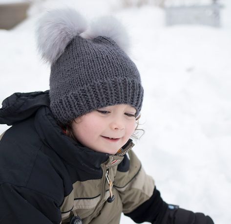 Knitting Beanie, Double Pom Pom Beanie, Beanie Knitting Patterns Free, Knitting Lace, Beginner Knitting Pattern, Beginner Knitting, Knitted Heart, Knitting Blogs, Hat Knitting