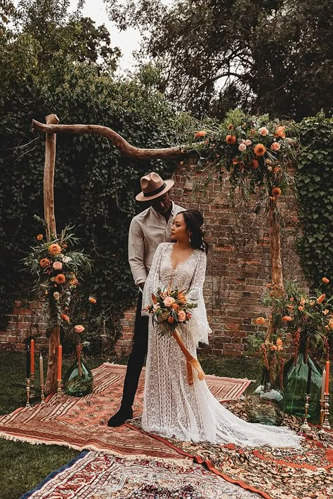 Essentials for a Bohemian Style Wedding - Boho Wedding Blog What Is Boho, Outdoor Wedding Arch, Bohemian Chic Wedding, Bohemian Wedding Theme, Bohemian Chic Weddings, Wedding Alters, Stile Boho Chic, Bohemian Weddings, Bohemian Style Wedding