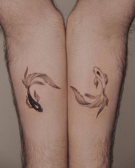 Yin Yang Fish Tattoo, Pez Koi Tattoo, Yin Yang Fish, Maching Tattoos, Ying Yang Tattoo, Koi Tattoo Design, Matching Friend Tattoos, Yang Tattoo, Inner Forearm Tattoo