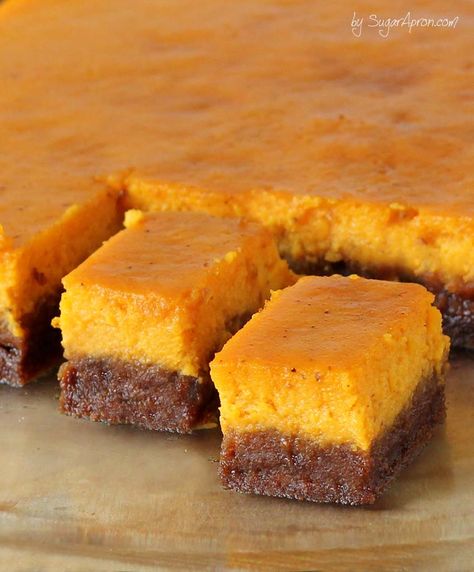 Instead of pumpkin pie this season, try this gingersnap pumpkin pie bites. Gingersnap Crust Recipes, Healthy Pumpkin Cheesecake, Pumpkin Pie Bites, Ginger Snaps Recipe, Pumpkin Cobbler, Ice Cream Pie Recipe, Pumpkin Pie Ice Cream, Broma Bakery, Pumpkin Pie Bars