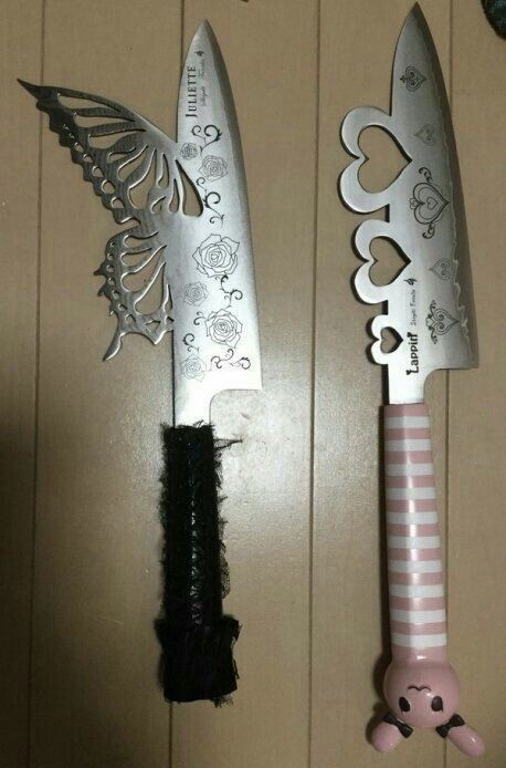 Creepy Cute Fashion, Knife Aesthetic, Pretty Knives, Cool Knives, Kitty Wallpaper, Creepy Cute, Hello Kitty Wallpaper, Things I Need, Swords