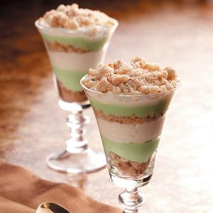 Pudding Parfait Recipes, Pudding Parfait, Parfait Recipes, Pistachio Pudding, Layered Desserts, Desserts Vegan, Chocolate Fruit, Think Food, Yummy Sweets