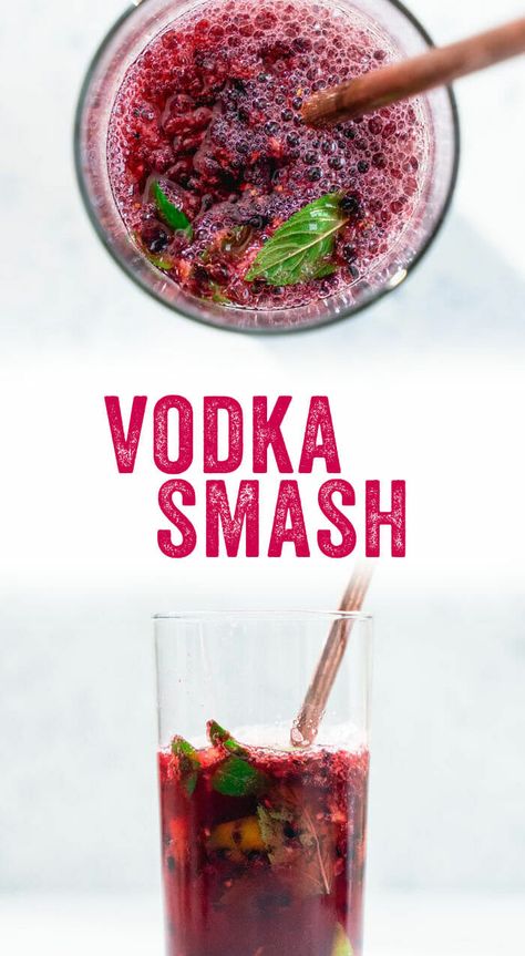 This easy berry vodka smash makes a cocktail that looks beautiful and tastes seriously refreshing, featuring blackberries or raspberries, mint, and lime. #vodka #smash #cocktail #recipe #alcoholic #party Vodka Smash, Blackberry Bourbon Smash, Alcoholic Party, Blackberry Bourbon, Raspberry Drink, Best Fish Recipes, Bourbon Smash, Winter Salad Recipes, Bourbon Cocktail