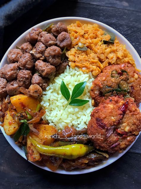 Sri Lankan Rice, Parippu Vada, Stir Fry Potatoes, Lentil Casserole, Red Lentil Curry, Rice Curry, Fried Potato, Sri Lankan Recipes, Lentils And Rice