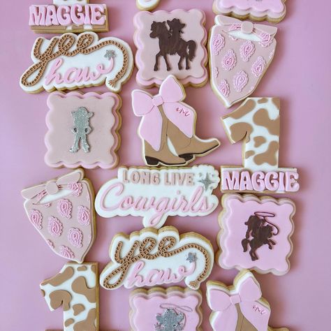 Long Live Cowgirls 💖🐮 Maggie’s first birthday Bics and my first rodeo cowgirl style! . . . . . #NICSbics #townsvillecookies #fondantsugarcookies #fondantcookies #cookiesofinstagram #personalisedcookies #sugarcookiesofinstagram #fondantcookies #customcookies #longlivecowgirls #firstrodeocookies Rodeo Cookies, Cowgirl First Birthday, Cowgirl Cookies, My First Rodeo, Rodeo Birthday, Rodeo Cowgirl, First Rodeo, Fondant Cookies, Cowgirl Birthday