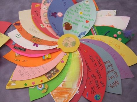 Notes for the teacher to create a pretty flower for teacher appreciation crafts Elementary School Library, Thank You Flowers, Classroom Crafts, Classroom Fun, Classroom Inspiration, Teacher Appreciation Week, Teaching Classroom, Art Classroom, Appreciation Gifts