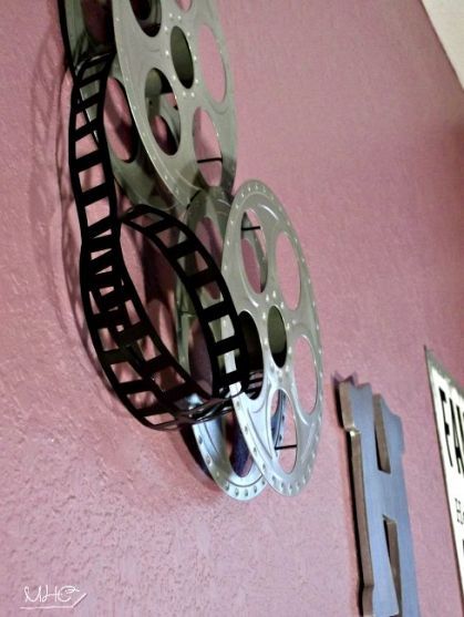 Will add some film reels to my tv room...Good Idea. Narnia Decor, Cinema Bedroom, Cinema Theme, Media Room Decor, Deco Cinema, Movie Theater Rooms, Teen Lounge, Teens Room, Movie Room Decor