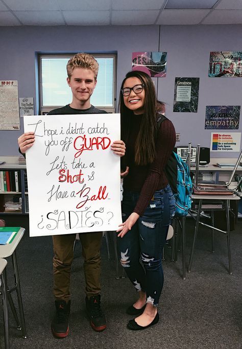 Cute Sadie's asking ideas for basketball players Basketball Proposal, Sadie Hawkins Proposals, Basketball Promposal, Sadies Proposal, Sadies Dance, Formal Proposals, Cute Promposals, Prom Posters, Cute Homecoming Proposals