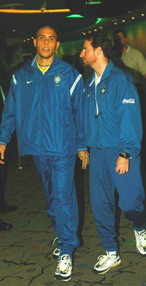 90s Football Fashion, 90s Soccer Aesthetic, 2000s Football Aesthetic, Vintage Football Tracksuit, 90s Football Aesthetic, Vintage Soccer Aesthetic, Brazil Tracksuit, Uk 2000s, Tracksuit Football