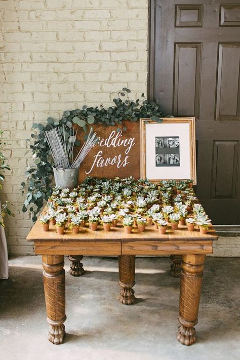 Cheap Wedding Reception, Cheap Wedding Gifts, Wedding Reception Favors, Wedding Favor Table, Succulent Wedding Favors, Wedding Favor Labels, Cheap Favors, Table Favors, Bridesmaid Favors