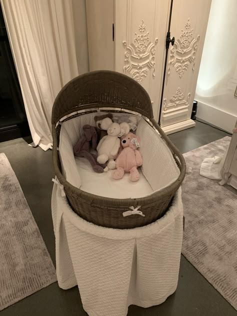 Baby Things Aesthetic, Easy Decor Ideas, Baby Dior, Easy Decor, Future Mommy, Baby Room Inspiration, Bedroom Decorating Ideas, Baby Necessities, Luxury Baby