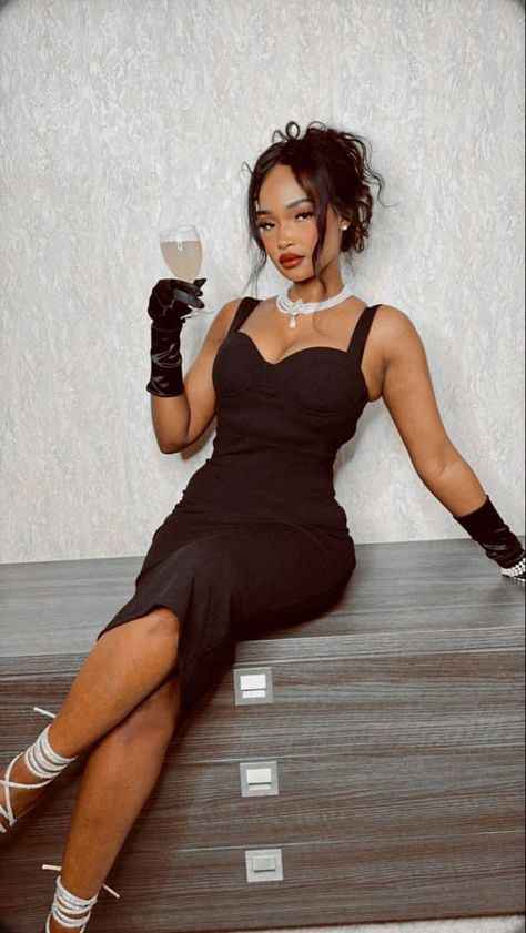 Classy Dress Outfits For Birthday, Black Dress Photoshoot Ideas Birthday, Styling Gloves Outfit, Party Dress Photoshoot Ideas, Birthday Outfit With Gloves, Black Dress With Gloves Photoshoot, Black Dress And Gloves Classy, Classy Shoot Ideas, Classic Birthday Photoshoot