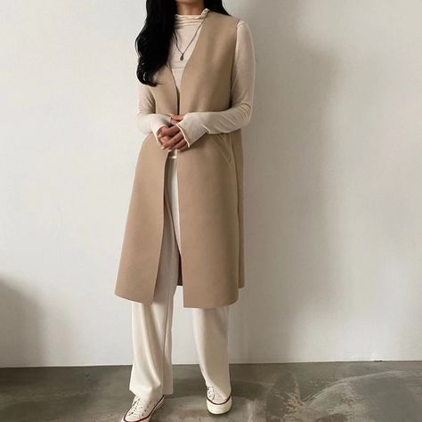 Beige Vest Coat Outfit, Sleeveless Long Vest Outfits, Tan Long Vest Outfit, Sleeveless Long Cardigan Outfits, Long Vest Coat Outfit, Long Blazer Vest Outfits For Women, Sleeveless Wool Coat, Long Sleeveless Coat, Cream Long Vest Outfit