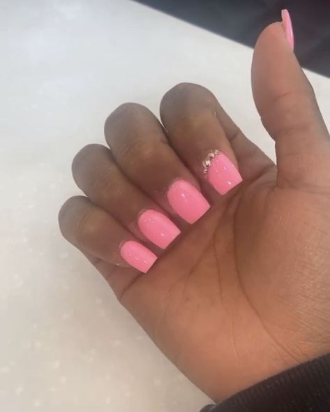 𝐏𝐈𝐍𝐓𝐄𝐑𝐄𝐒𝐓: 𝐓𝐫𝐨𝐩𝐢𝐜_𝐌 🌺 - Baddie Acrylic Nails Short, Acrylic Nails For Kids, Rounded Acrylic Nails, Cute Short Nails, Square Nail Designs, Short Square Nails, White Acrylic Nails, Short Square Acrylic Nails, Vacation Nails