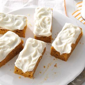 Pumpkin Bars Recipe from Taste of Home Dessert Party, Pumpkin Bars, Bars Recipe, Köstliche Desserts, Fall Treats, Pumpkin Dessert, Fall Baking, Food Cakes, Taste Of Home