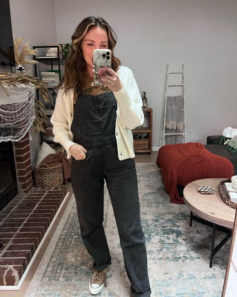 Ziggy Overalls Outfit, Ziggy Overalls, Overalls Outfit, Converse Style, Fashion Spring, Fashion Plates, Denim Overalls, Spring Summer Fashion, Spring Fashion