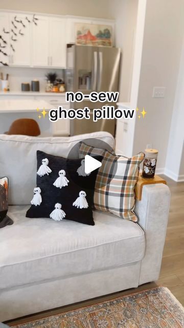 Elaina Zinke on Instagram: "Easiest no-sew pillow! Took me less than 30 minutes to make, and I love how it turned out! 👻👻 **Supplies I used are linked in my Amazon Storefront (in my bio) under “Fall/Halloween” (the pillow insert is just one I had around my house) #ghostpillow #ghostpillowtutorial #halloweendecor #halloweendiy #halloweendiydecor #halloweenpillow #easyhalloweendecor #asmrsounds" Diy Halloween Pillow, Halloween Pillows Diy, Fall Pillows Diy, Sew Pillow, Make Your Own Pillow, Throw Pillow Diy, Ghost Pillow, Halloween Pillows Covers, Halloween Throw Pillow